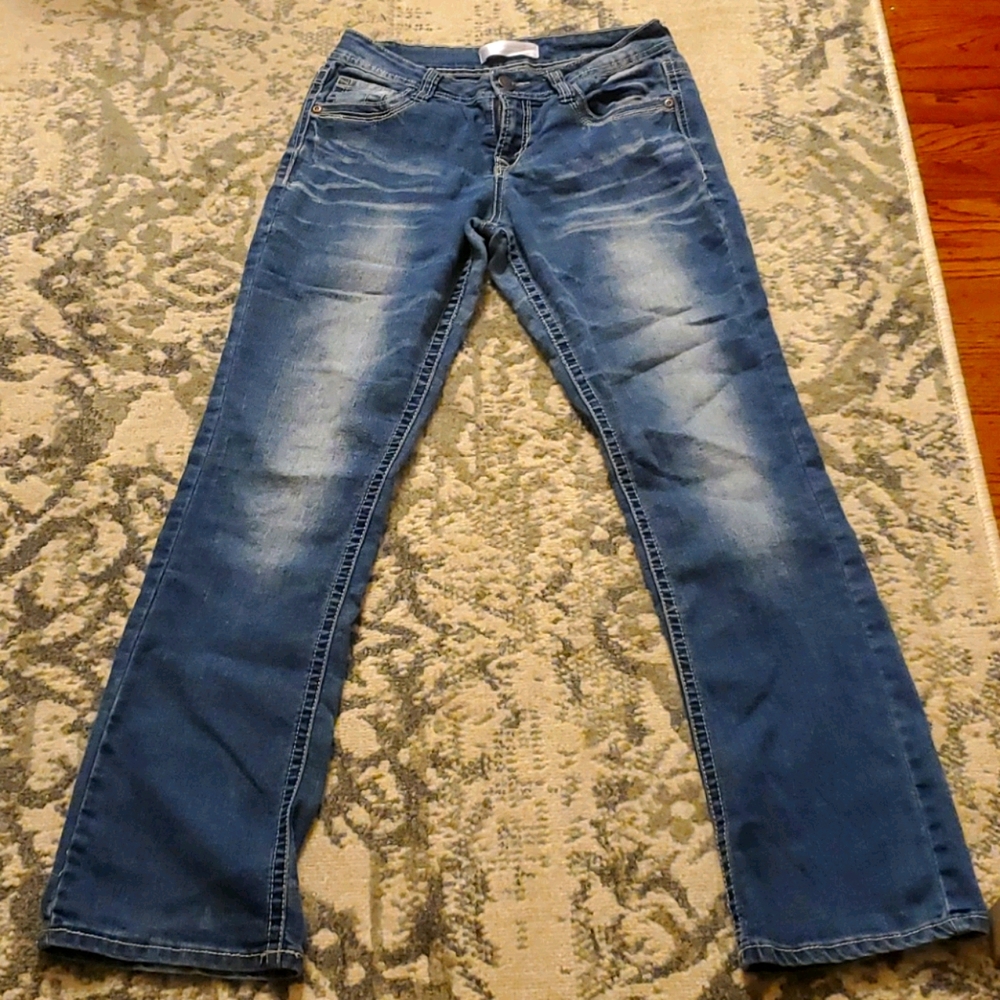 Jeans with embroidered back pockets